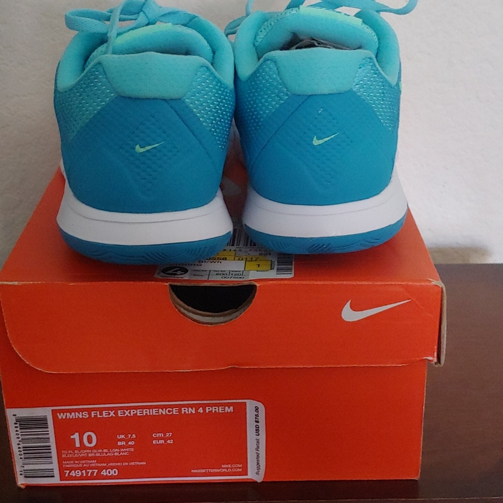 Sneakers - Picture 6 of 7
